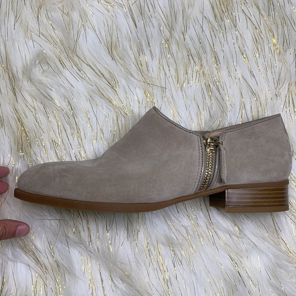 Nine West - Light Grey Suede Bootie Size 7.5 - Picture 11 of 14